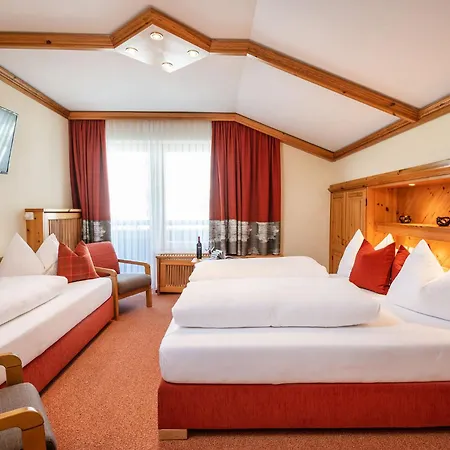 酒店 Garni Haus Tyrol 3*